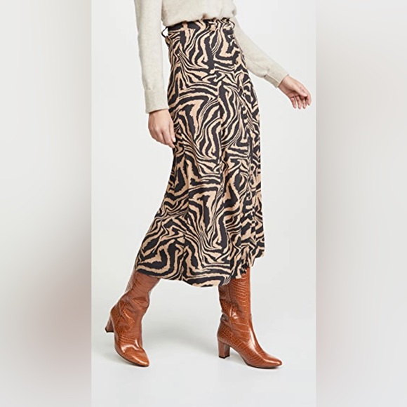 VERONICA BEARD Abella Boots. Color is Honey. Size 6.5 - Picture 5 of 12